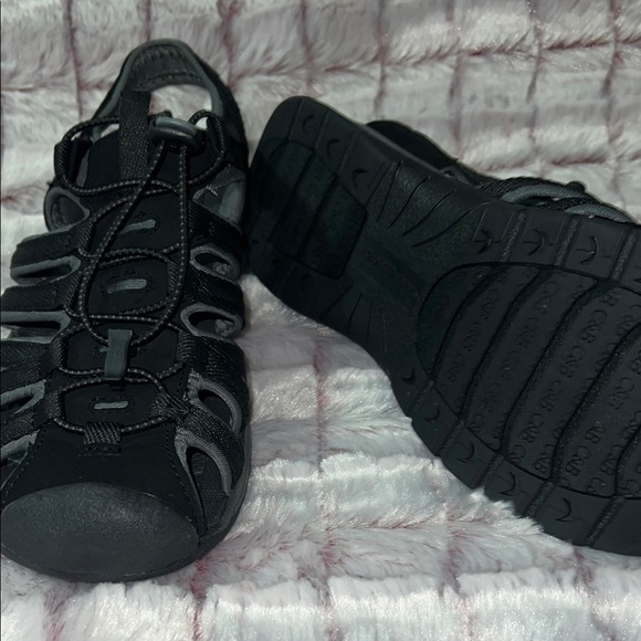 Croft &‎ Barrow Black Women’s Closed-Toe Sandals for Active Wear - Picture 14 of 16